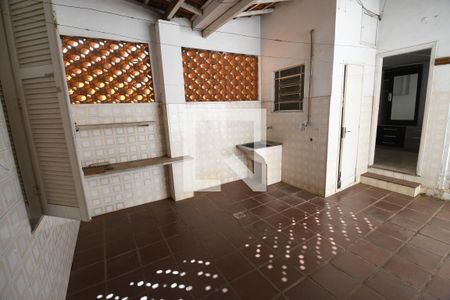 Casa à venda com 180m², 3 quartos e 2 vagasÁrea de Serviço