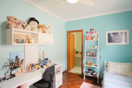 Casa à venda com 330m², 3 quartos e 4 vagasSuíte 2