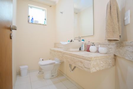 Casa à venda com 330m², 3 quartos e 4 vagasLavabo