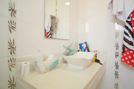 Casa à venda com 330m², 3 quartos e 4 vagasBanheiro da Suíte 1