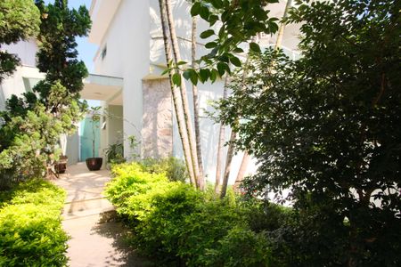 Casa à venda com 330m², 3 quartos e 4 vagasQuintal