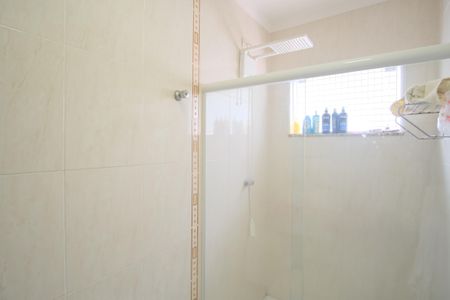 Casa à venda com 330m², 3 quartos e 4 vagasBanheiro da Suíte 2