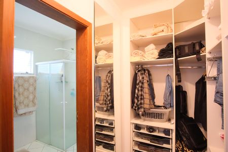 Casa à venda com 330m², 3 quartos e 4 vagasCloset da suíte 3
