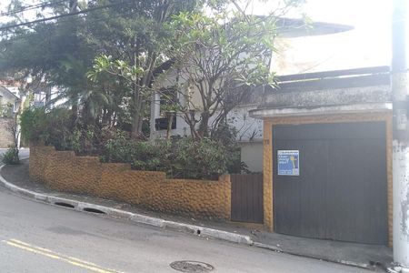 Casa à venda com 147m², 3 quartos e 6 vagas Casa à venda com 147m², 3 quartos e 6 vagasFachada