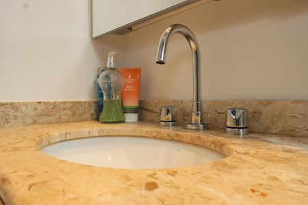 Apartamento à venda com 129m², 3 quartos e 3 vagasBanheiro da Suíte 1