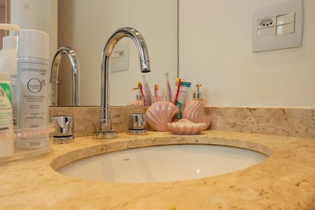 Apartamento à venda com 129m², 3 quartos e 3 vagasBanheiro da Suíte 2