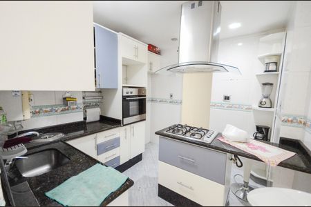Apartamento à venda com 80m², 2 quartos e 1 vaga Apartamento à venda com 80m², 2 quartos e 1 vagaCozinha