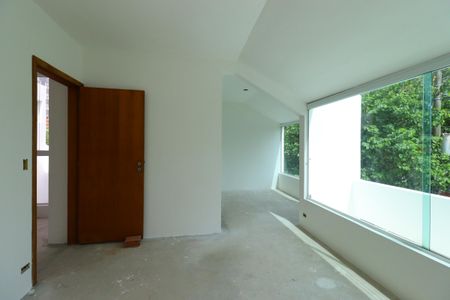 Casa à venda com 258m², 4 quartos e 4 vagasSuíte Master