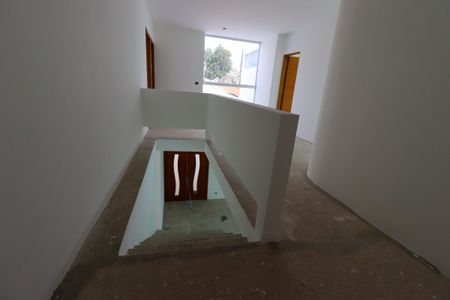 Casa à venda com 258m², 4 quartos e 4 vagasCorredor