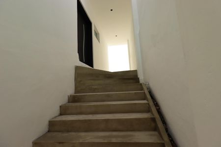 Casa à venda com 258m², 4 quartos e 4 vagasEscada externa