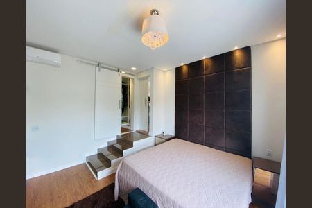 Casa de condomínio à venda com 325m², 4 quartos e 4 vagas Casa de condomínio à venda com 325m², 4 quartos e 4 vagasFoto 01