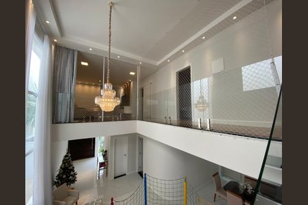 Casa de condomínio à venda com 325m², 4 quartos e 4 vagas Casa de condomínio à venda com 325m², 4 quartos e 4 vagasFoto 01