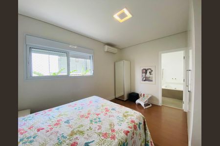 Casa de condomínio à venda com 325m², 4 quartos e 4 vagas Casa de condomínio à venda com 325m², 4 quartos e 4 vagasFoto 01