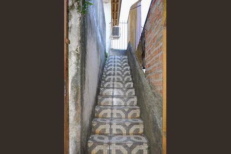 Casa à venda com 174m², 2 quartos e 2 vagasEscadas