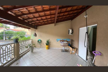 Casa à venda com 230m², 3 quartos e 3 vagas Casa à venda com 230m², 3 quartos e 3 vagasSuite Varanda