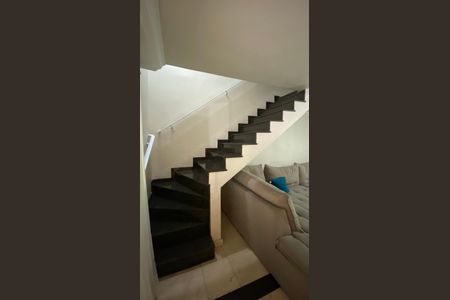 Casa à venda com 230m², 3 quartos e 3 vagas Casa à venda com 230m², 3 quartos e 3 vagasSala