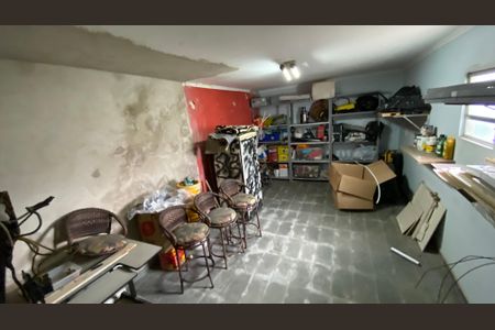 Casa à venda com 230m², 3 quartos e 3 vagas Casa à venda com 230m², 3 quartos e 3 vagasPorão