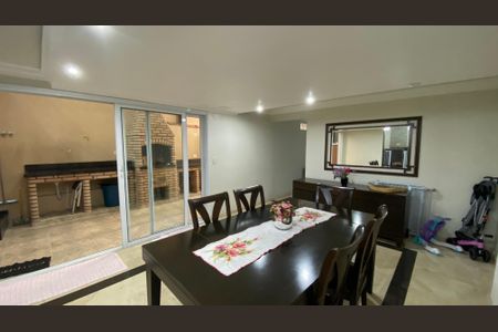 Casa à venda com 230m², 3 quartos e 3 vagas Casa à venda com 230m², 3 quartos e 3 vagasSala de Jantar