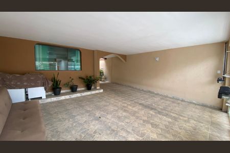 Casa à venda com 230m², 3 quartos e 3 vagas Casa à venda com 230m², 3 quartos e 3 vagasGaragem
