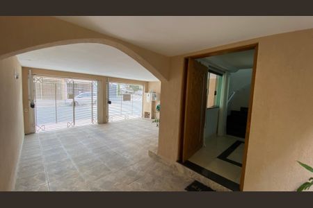 Casa à venda com 230m², 3 quartos e 3 vagas Casa à venda com 230m², 3 quartos e 3 vagasGaragem