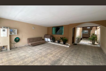 Casa à venda com 230m², 3 quartos e 3 vagas Casa à venda com 230m², 3 quartos e 3 vagasGaragem