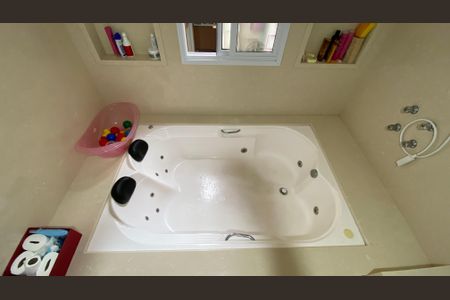 Casa à venda com 230m², 3 quartos e 3 vagas Casa à venda com 230m², 3 quartos e 3 vagasBanheiro da Suíte