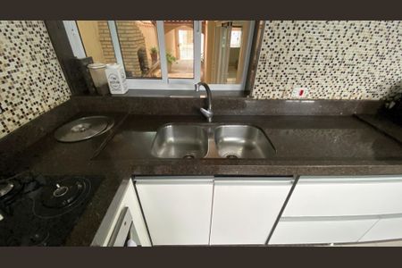 Casa à venda com 230m², 3 quartos e 3 vagas Casa à venda com 230m², 3 quartos e 3 vagasCozinha