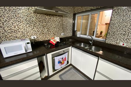 Casa à venda com 230m², 3 quartos e 3 vagas Casa à venda com 230m², 3 quartos e 3 vagasCozinha