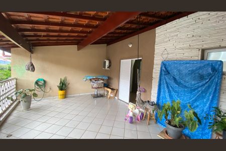 Casa à venda com 230m², 3 quartos e 3 vagas Casa à venda com 230m², 3 quartos e 3 vagasSuite Varanda