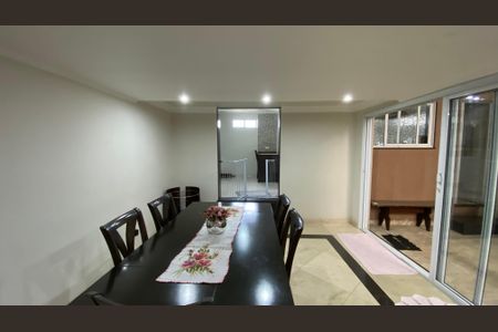 Casa à venda com 230m², 3 quartos e 3 vagas Casa à venda com 230m², 3 quartos e 3 vagasSala de Jantar