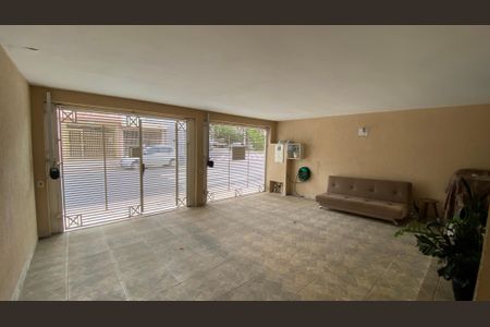 Casa à venda com 230m², 3 quartos e 3 vagas Casa à venda com 230m², 3 quartos e 3 vagasGaragem