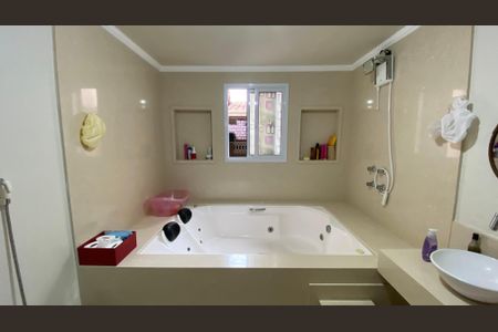 Casa à venda com 230m², 3 quartos e 3 vagas Casa à venda com 230m², 3 quartos e 3 vagasBanheiro da Suíte