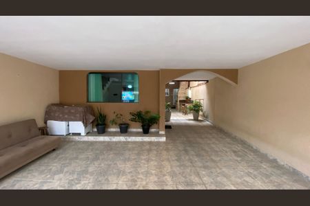 Casa à venda com 230m², 3 quartos e 3 vagas Casa à venda com 230m², 3 quartos e 3 vagasGaragem