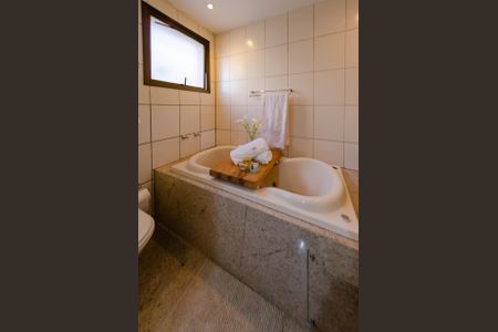 Apartamento à venda com 178m², 4 quartos e 3 vagas Apartamento à venda com 178m², 4 quartos e 3 vagasBanheiro suíte