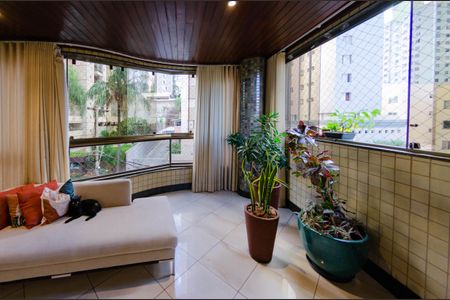 Apartamento à venda com 178m², 4 quartos e 3 vagas Apartamento à venda com 178m², 4 quartos e 3 vagasSala