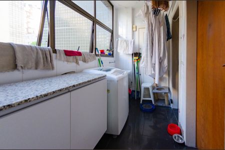 Apartamento à venda com 178m², 4 quartos e 3 vagas Apartamento à venda com 178m², 4 quartos e 3 vagasÁrea de serviço