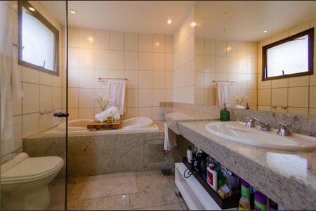 Apartamento à venda com 178m², 4 quartos e 3 vagas Apartamento à venda com 178m², 4 quartos e 3 vagasBanheiro suíte