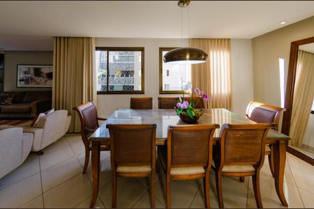 Apartamento à venda com 178m², 4 quartos e 3 vagas Apartamento à venda com 178m², 4 quartos e 3 vagasSala