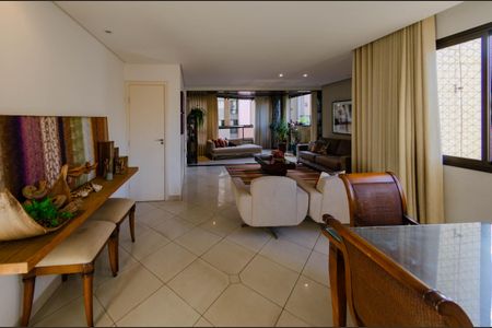 Apartamento à venda com 178m², 4 quartos e 3 vagas Apartamento à venda com 178m², 4 quartos e 3 vagasSala