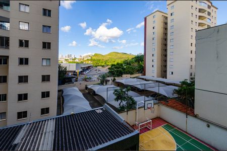 Apartamento à venda com 178m², 4 quartos e 3 vagas Apartamento à venda com 178m², 4 quartos e 3 vagasVista