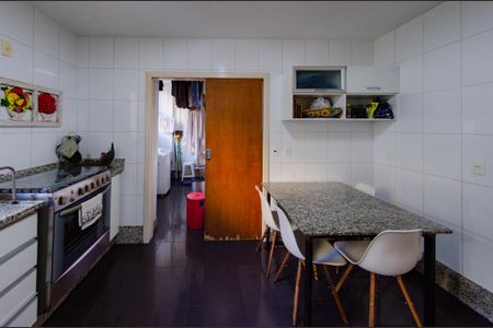 Apartamento à venda com 178m², 4 quartos e 3 vagas Apartamento à venda com 178m², 4 quartos e 3 vagasCozinha