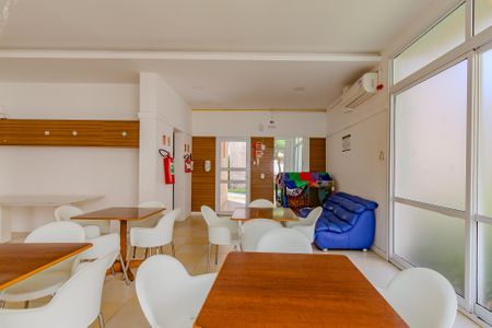 Apartamento à venda com 46m², 2 quartos e 1 vaga Apartamento à venda com 46m², 2 quartos e 1 vagaÁrea comum - Salão de festas