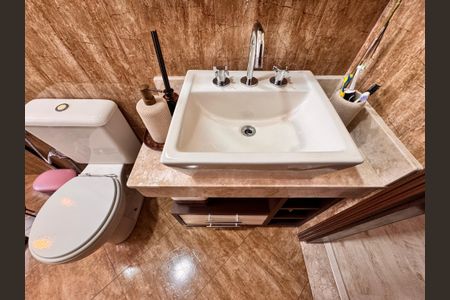 Apartamento para alugar com 202m², 2 quartos e 2 vagas Apartamento para alugar com 202m², 2 quartos e 2 vagasBanheiro da Suíte