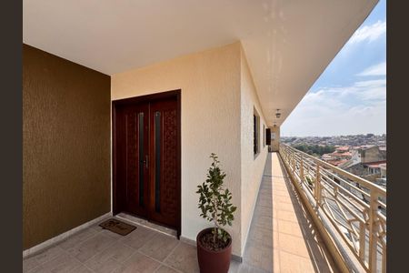 Apartamento para alugar com 202m², 2 quartos e 2 vagas Apartamento para alugar com 202m², 2 quartos e 2 vagasVaranda integrativa entre a sala, quarto e suíte