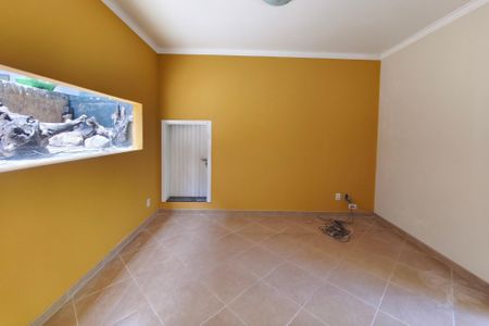 Casa de condomínio à venda com 291m², 3 quartos e 4 vagas Casa de condomínio à venda com 291m², 3 quartos e 4 vagasEscritório