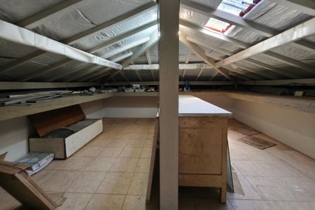 Casa de condomínio à venda com 291m², 3 quartos e 4 vagas Casa de condomínio à venda com 291m², 3 quartos e 4 vagasSótão