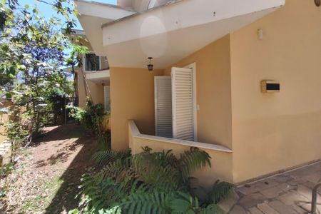 Casa de condomínio à venda com 291m², 3 quartos e 4 vagas Casa de condomínio à venda com 291m², 3 quartos e 4 vagasQuintal - Jardim