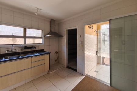 Casa de condomínio à venda com 291m², 3 quartos e 4 vagas Casa de condomínio à venda com 291m², 3 quartos e 4 vagasCozinha