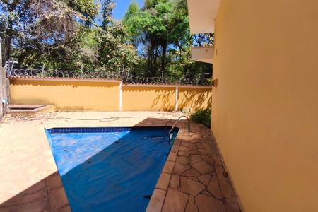 Casa de condomínio à venda com 291m², 3 quartos e 4 vagas Casa de condomínio à venda com 291m², 3 quartos e 4 vagasQuintal - Piscina