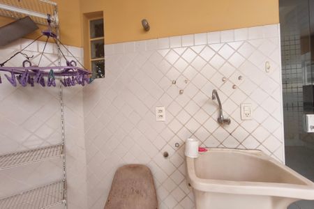 Casa de condomínio à venda com 291m², 3 quartos e 4 vagas Casa de condomínio à venda com 291m², 3 quartos e 4 vagasÁrea de Serviço